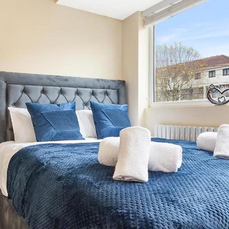Twickenham Homes 埃尔沃斯 外观 照片
