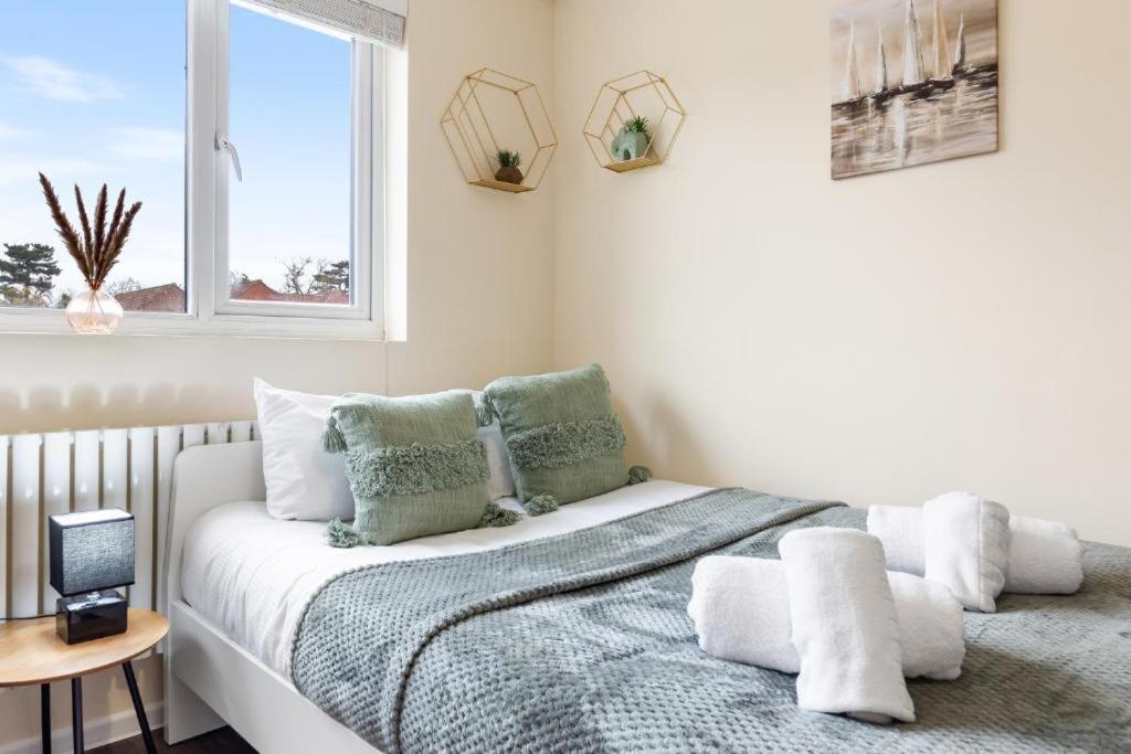 Twickenham Homes 埃尔沃斯 外观 照片