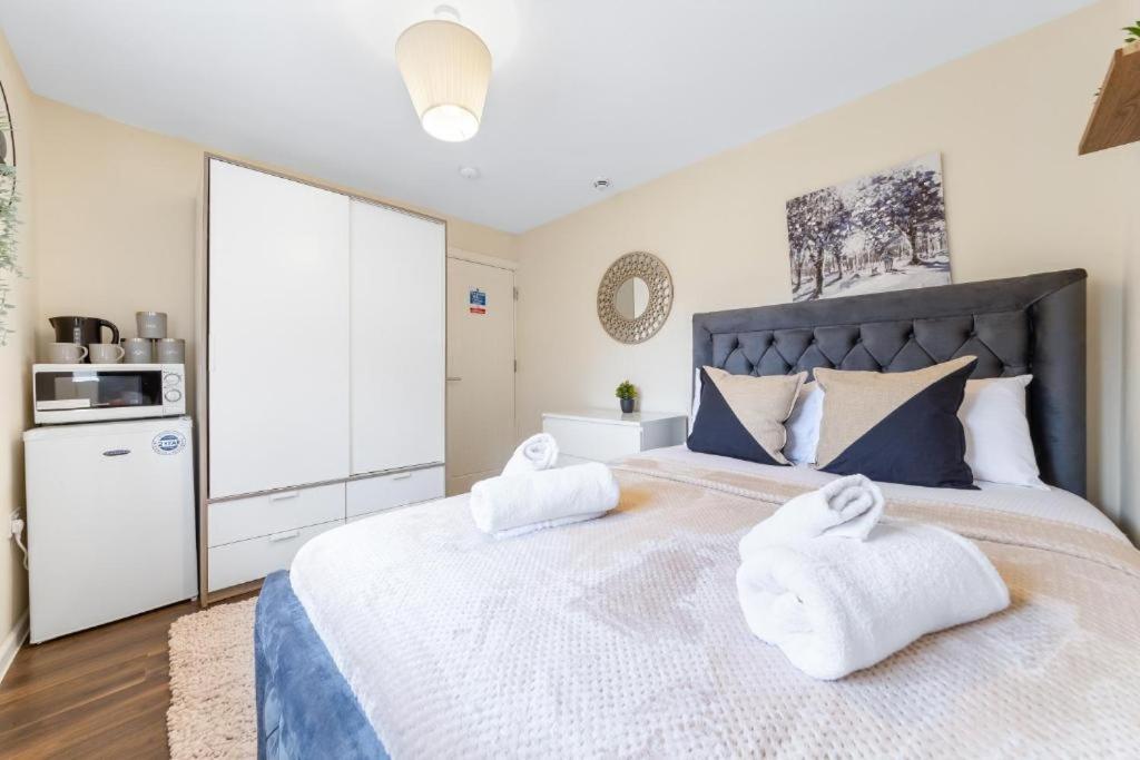 Twickenham Homes 埃尔沃斯 外观 照片