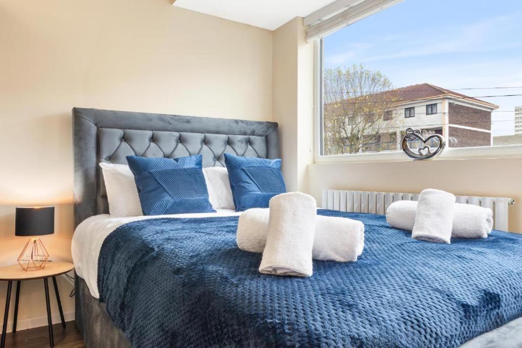 Twickenham Homes 埃尔沃斯 外观 照片