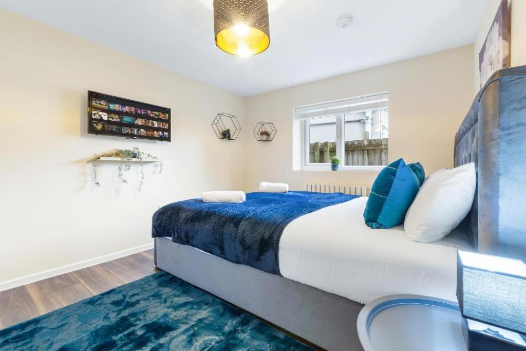 Twickenham Homes 埃尔沃斯 外观 照片