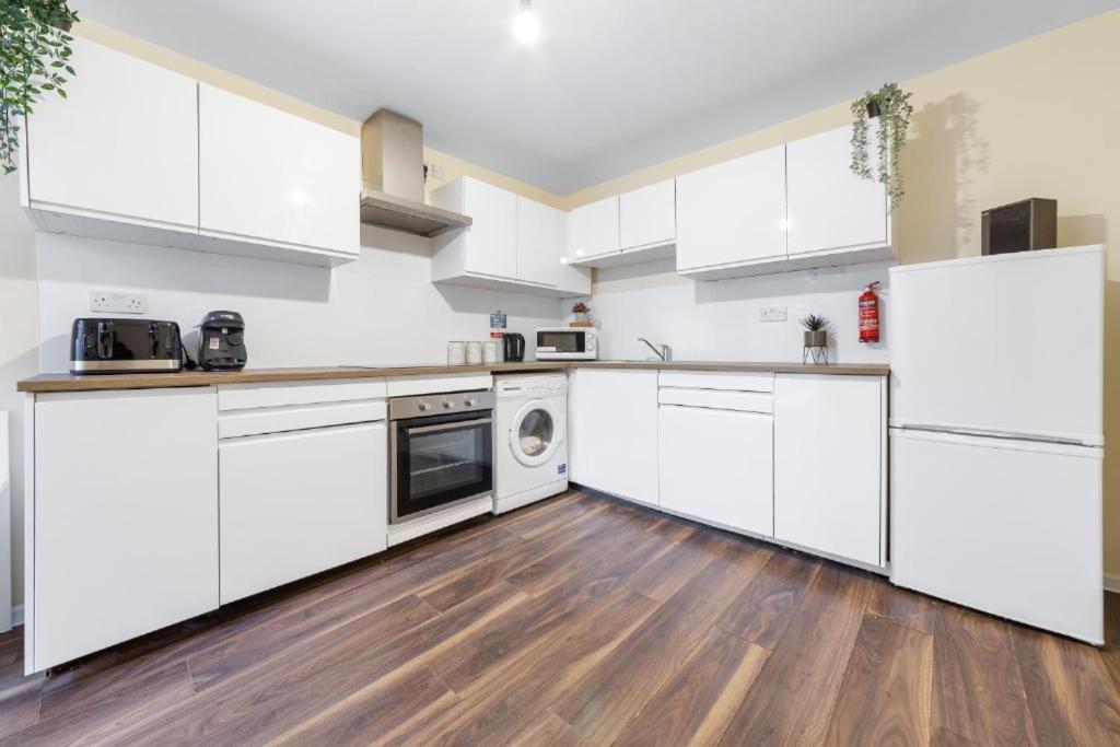 Twickenham Homes 埃尔沃斯 外观 照片