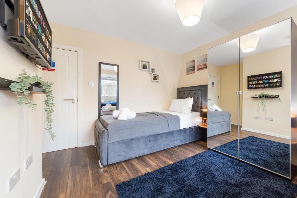 Twickenham Homes 埃尔沃斯 外观 照片