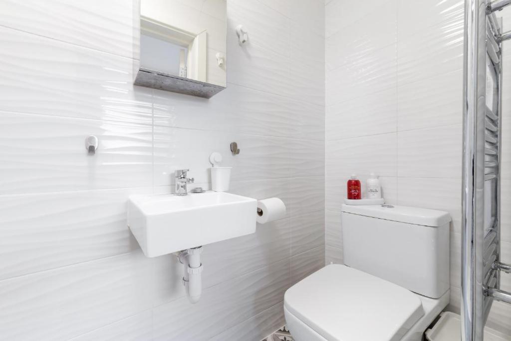 Twickenham Homes 埃尔沃斯 外观 照片