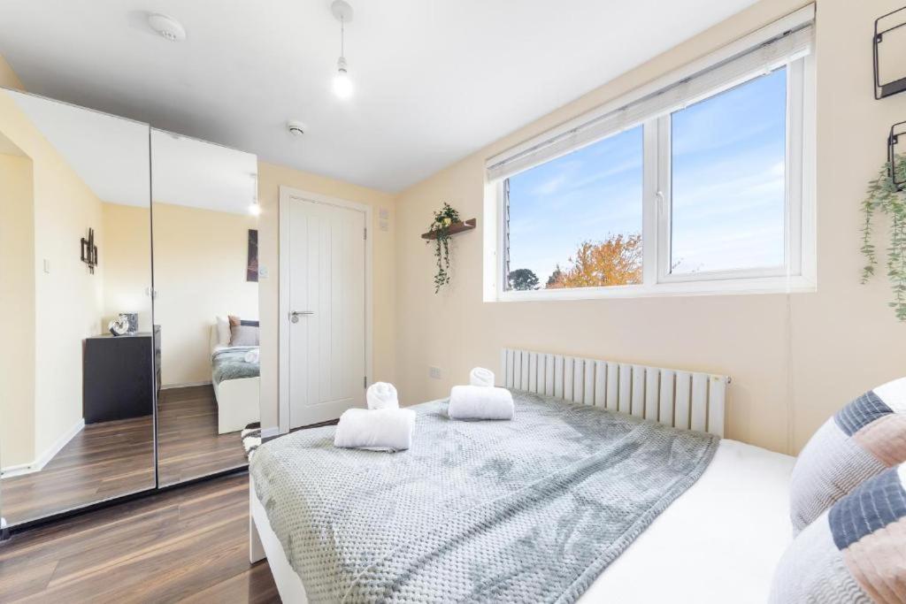 Twickenham Homes 埃尔沃斯 外观 照片
